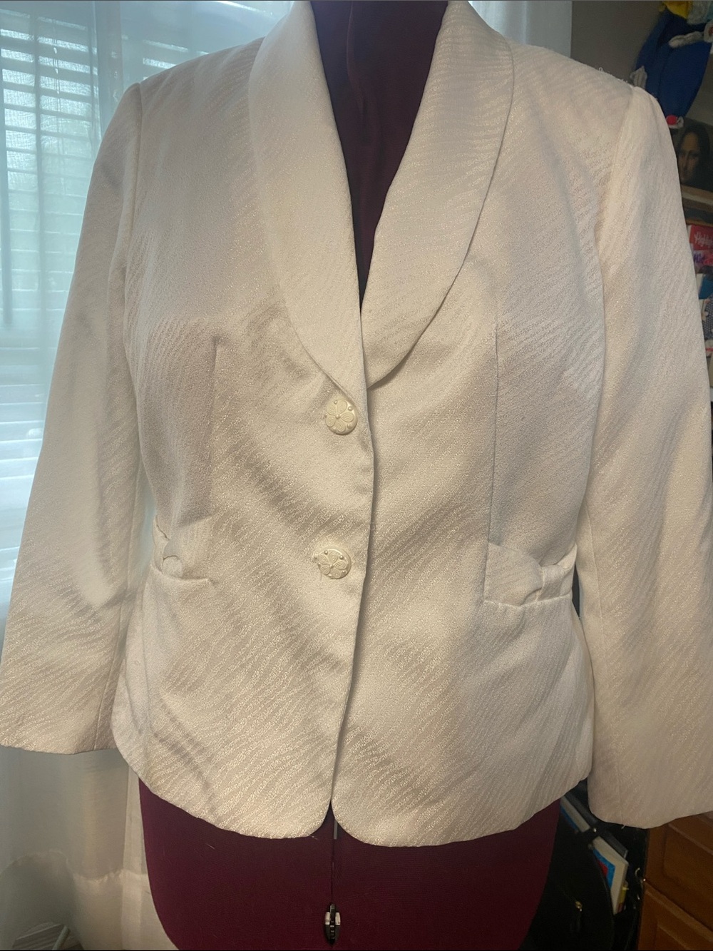 Signature by Larry Levine White Textured Shawl Collar Blazer
